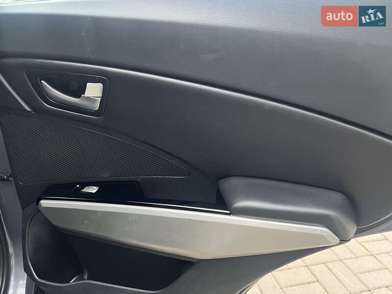 Внедорожник / Кроссовер SsangYong Tivoli 2016 в Киеве