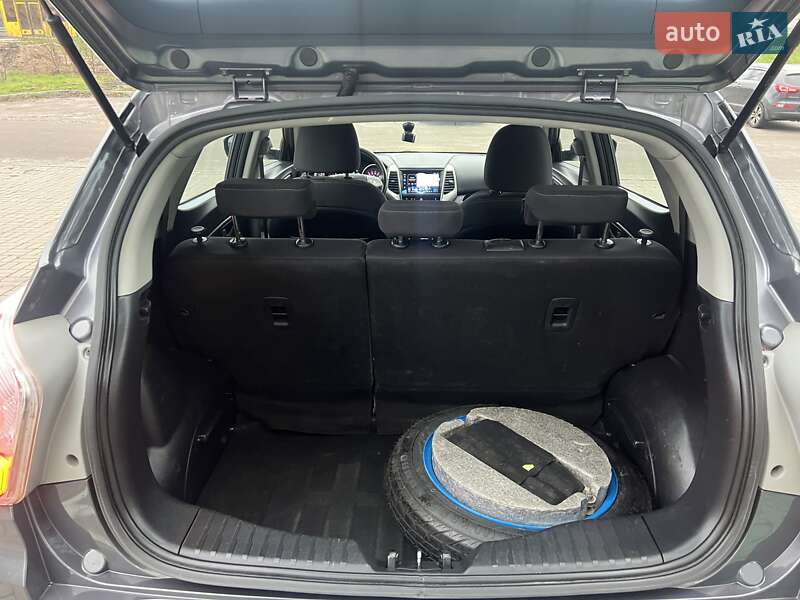 Внедорожник / Кроссовер SsangYong Tivoli 2016 в Киеве