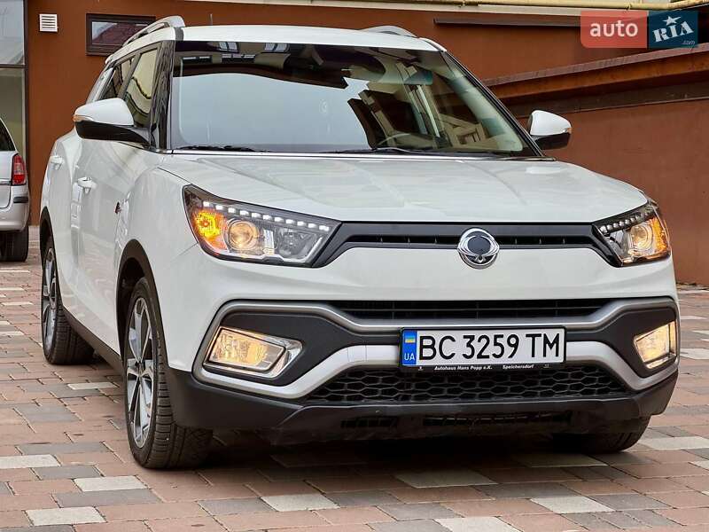 Внедорожник / Кроссовер SsangYong XLV 2016 в Стрые