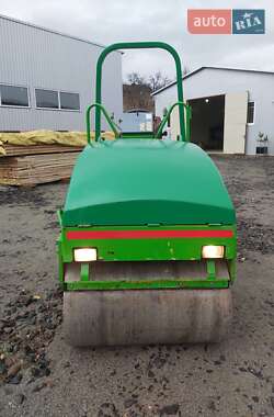 Дорожный каток Stavostroj VSH-300 2001 в 