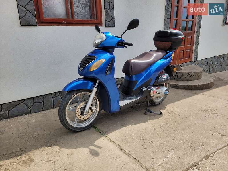 Скутер Stinger FC200 2010 в Новоселиці