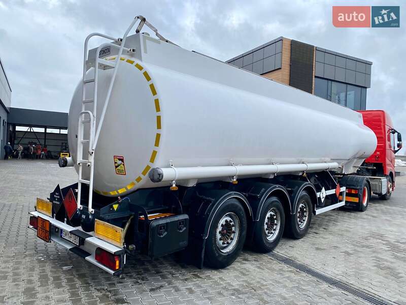 Цистерна Stokota OPL 2014 в Ровно