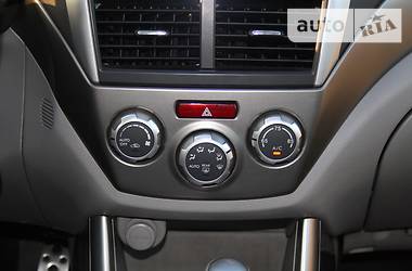 Внедорожник / Кроссовер Subaru Forester 2009 в 