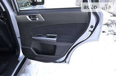 Внедорожник / Кроссовер Subaru Forester 2011 в 