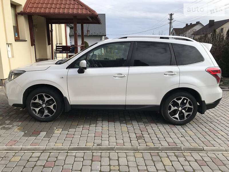 Позашляховик / Кросовер Subaru Forester 2014 в 