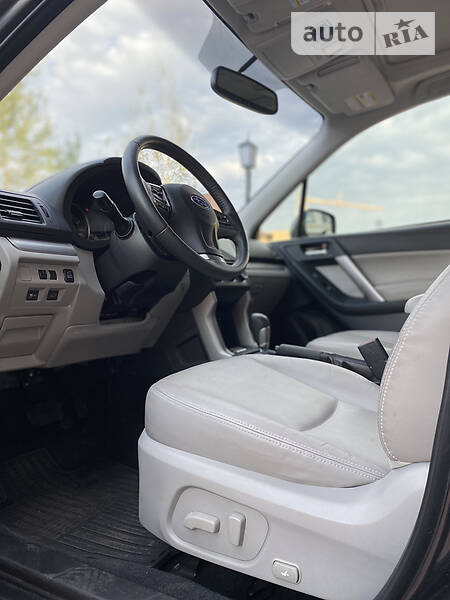 Позашляховик / Кросовер Subaru Forester 2014 в Києві