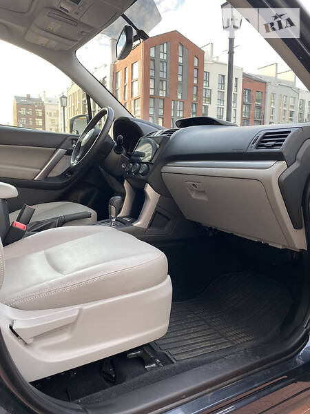 Позашляховик / Кросовер Subaru Forester 2014 в Києві