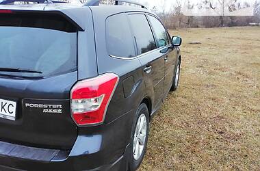 Внедорожник / Кроссовер Subaru Forester 2014 в 