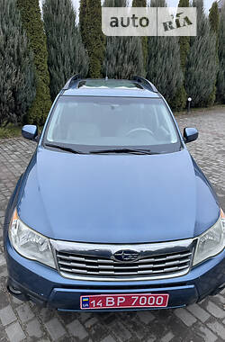 Внедорожник / Кроссовер Subaru Forester 2010 в Львове