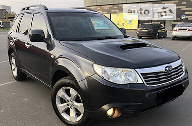 Позашляховик / Кросовер Subaru Forester 2010 в Києві