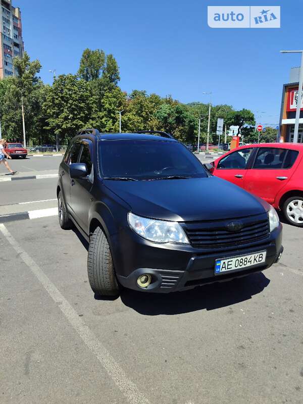 Сравнение автомобилей кроссовер Subaru Forester SH и кроссовер Nissan Qashqai J10 рестайлинг