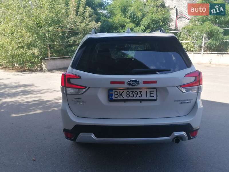 Внедорожник / Кроссовер Subaru Forester 2019 в Ровно