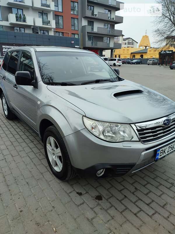 Внедорожник / Кроссовер Subaru Forester 2010 в Ровно