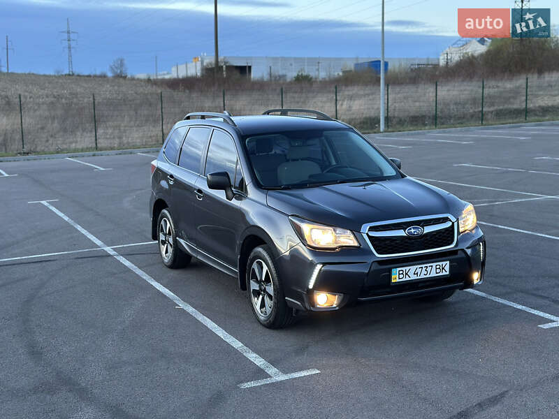 Позашляховик / Кросовер Subaru Forester 2017 в Рівному