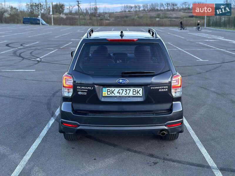 Позашляховик / Кросовер Subaru Forester 2017 в Рівному
