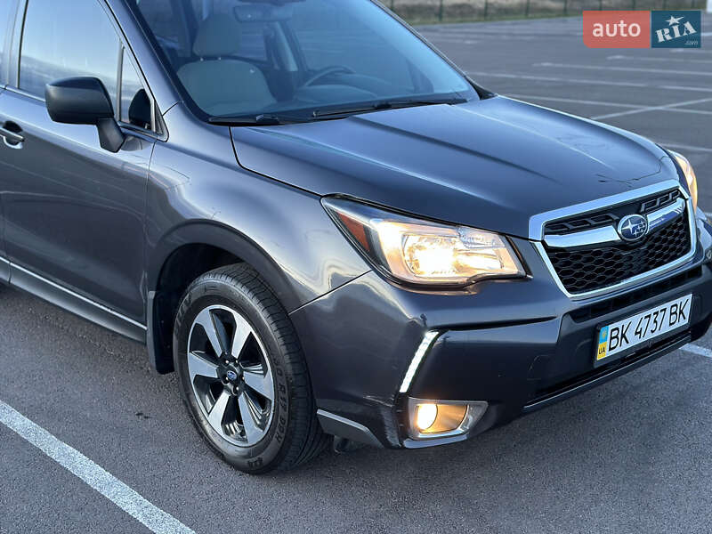 Позашляховик / Кросовер Subaru Forester 2017 в Рівному