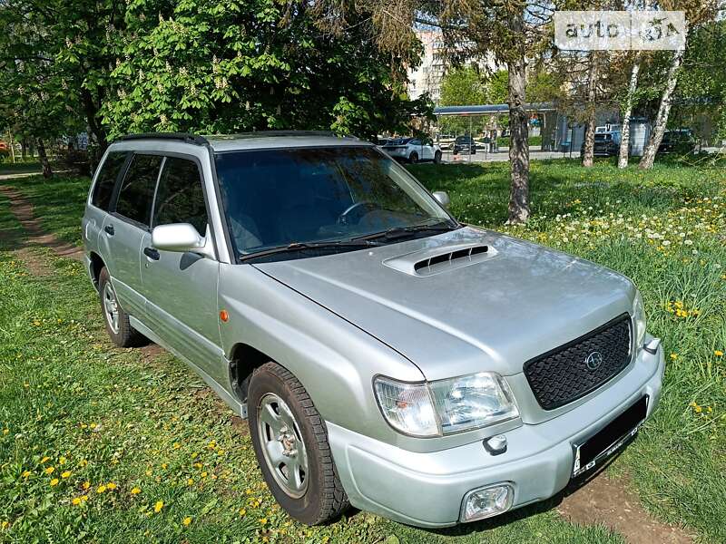 Внедорожник / Кроссовер Subaru Forester 2001 в Черновцах