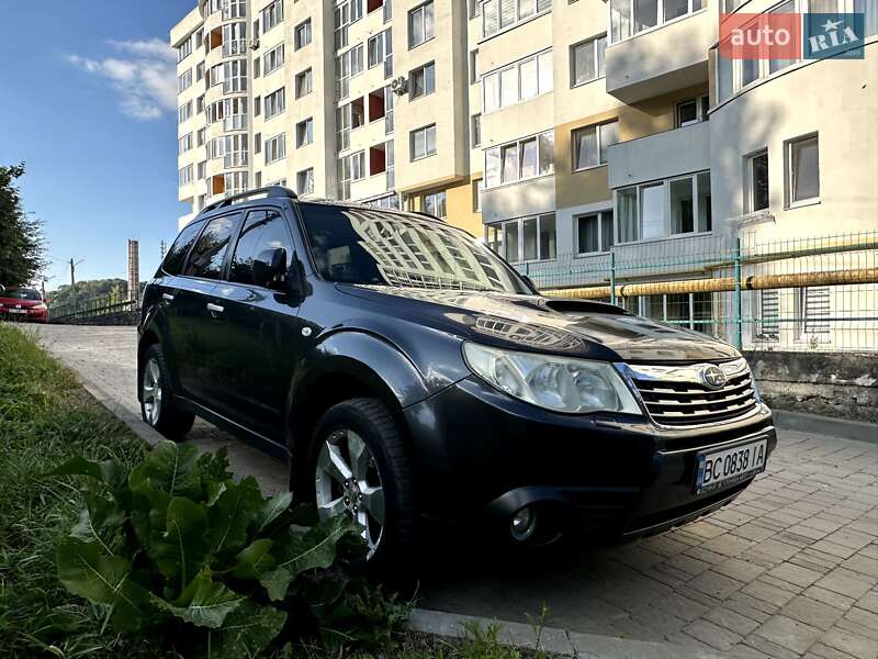 Внедорожник / Кроссовер Subaru Forester 2010 в Львове