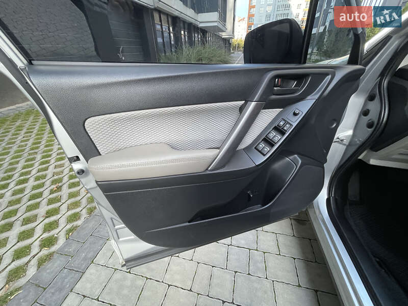 Внедорожник / Кроссовер Subaru Forester 2016 в Ивано-Франковске