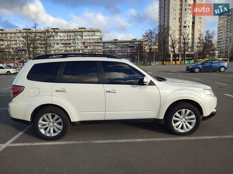 Внедорожник / Кроссовер Subaru Forester 2011 в Киеве