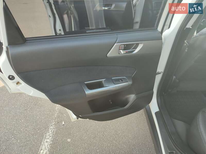 Внедорожник / Кроссовер Subaru Forester 2011 в Киеве