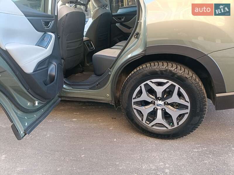 Внедорожник / Кроссовер Subaru Forester 2020 в Киеве
