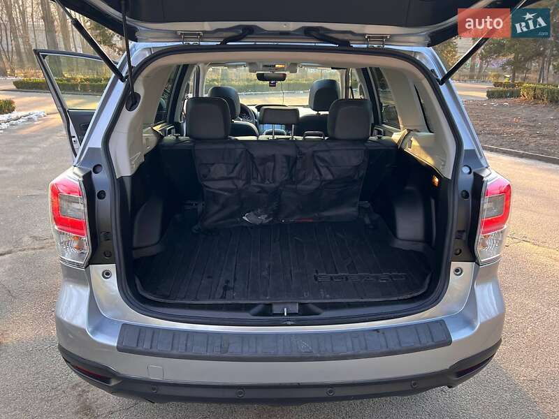 Позашляховик / Кросовер Subaru Forester 2016 в Києві