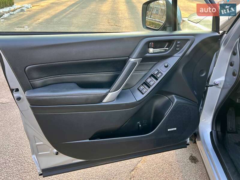 Позашляховик / Кросовер Subaru Forester 2016 в Києві