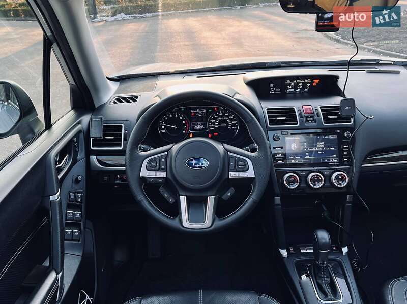 Позашляховик / Кросовер Subaru Forester 2016 в Києві