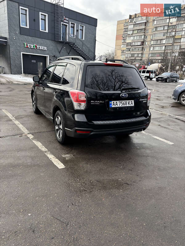 Позашляховик / Кросовер Subaru Forester 2016 в Києві