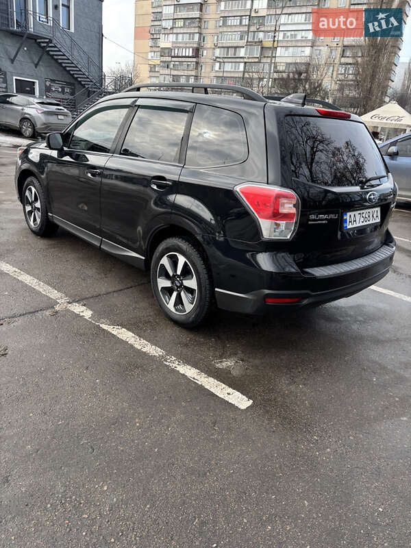 Позашляховик / Кросовер Subaru Forester 2016 в Києві