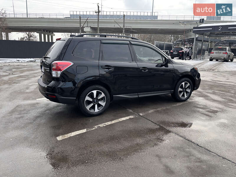 Позашляховик / Кросовер Subaru Forester 2016 в Києві