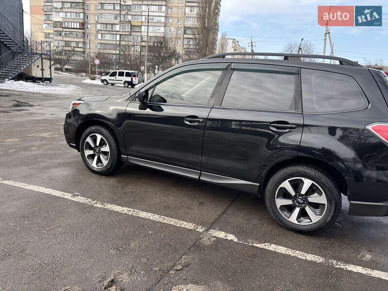 Позашляховик / Кросовер Subaru Forester 2016 в Києві