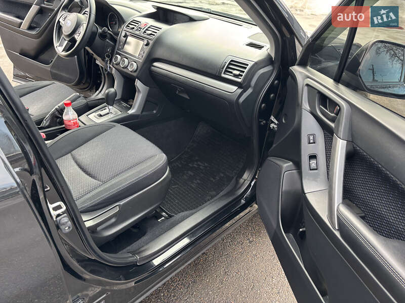 Позашляховик / Кросовер Subaru Forester 2016 в Києві