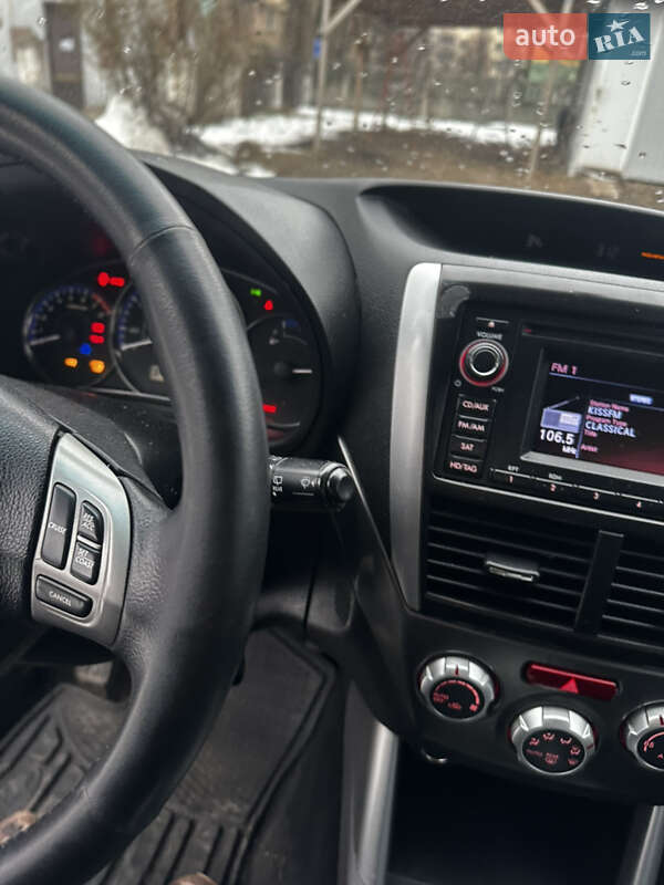 Позашляховик / Кросовер Subaru Forester 2012 в Києві
