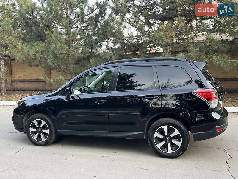 Позашляховик / Кросовер Subaru Forester 2017 в Дніпрі