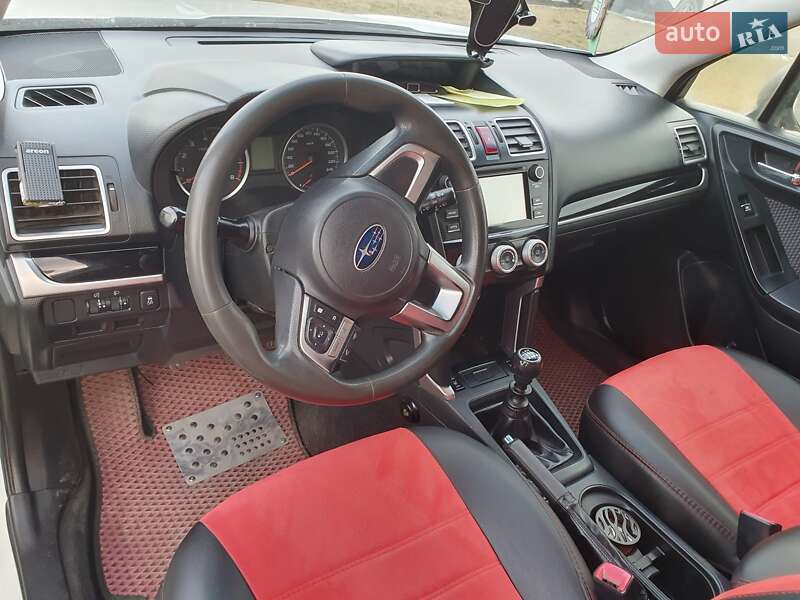 Позашляховик / Кросовер Subaru Forester 2016 в Луцьку