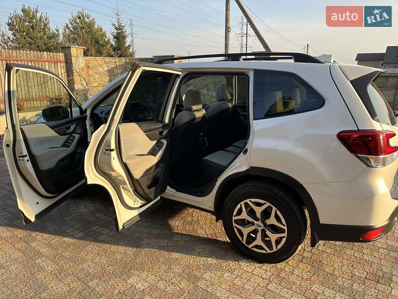 Внедорожник / Кроссовер Subaru Forester 2019 в Львове