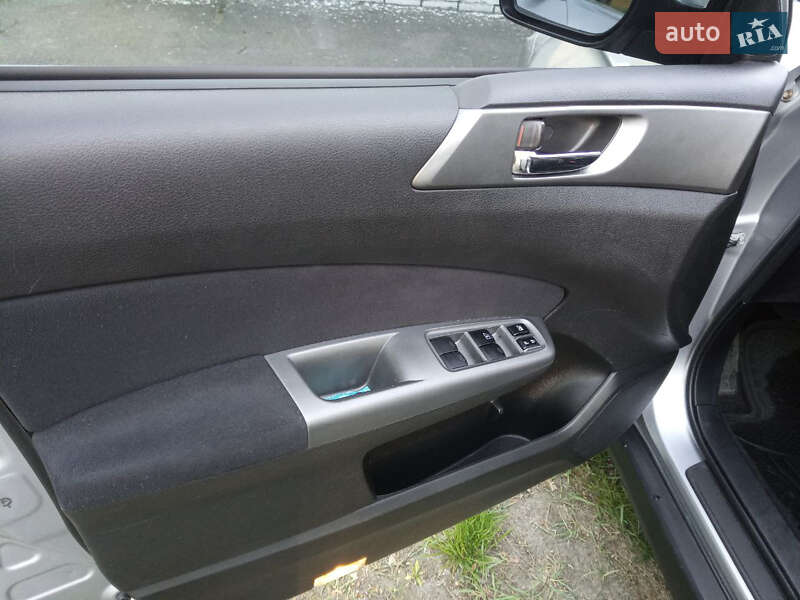 Позашляховик / Кросовер Subaru Forester 2012 в Києві