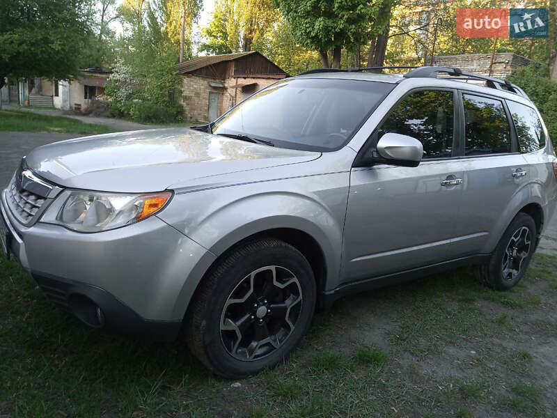 Позашляховик / Кросовер Subaru Forester 2012 в Києві