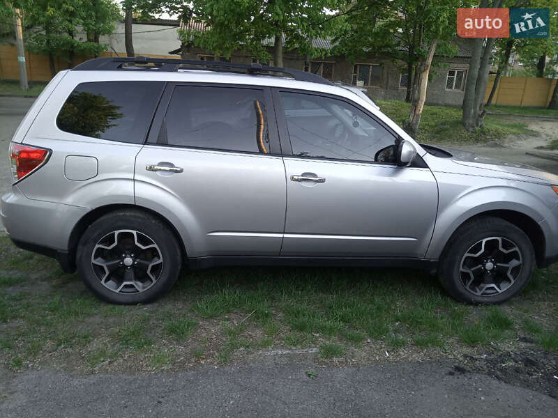 Позашляховик / Кросовер Subaru Forester 2012 в Києві