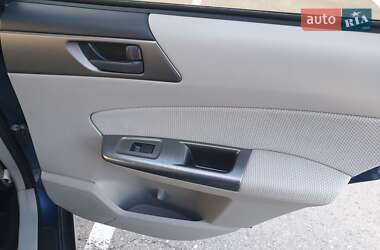 Внедорожник / Кроссовер Subaru Forester 2012 в 
