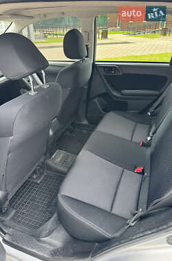 Внедорожник / Кроссовер Subaru Forester 2015 в 