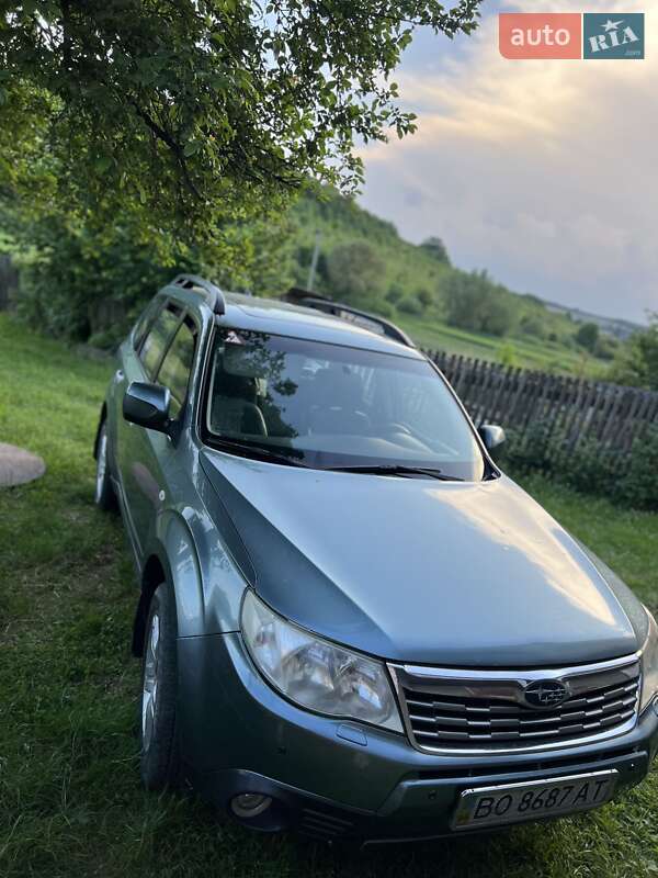 Внедорожник / Кроссовер Subaru Forester 2011 в 