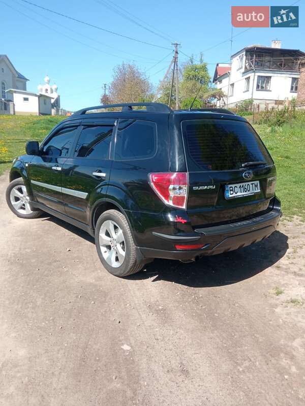 Внедорожник / Кроссовер Subaru Forester 2010 в Львове