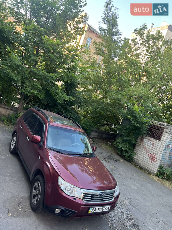 Позашляховик / Кросовер Subaru Forester 2009 в Києві