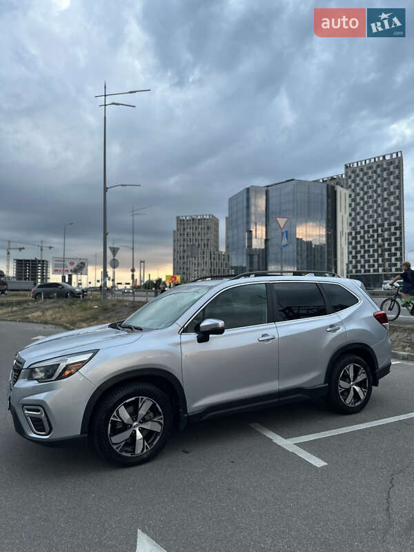 Внедорожник / Кроссовер Subaru Forester 2019 в Киеве