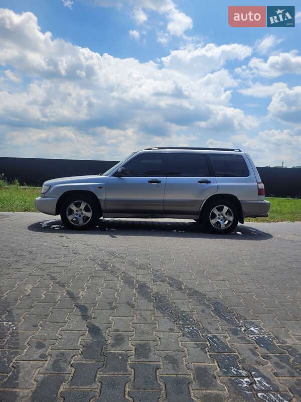 Внедорожник / Кроссовер Subaru Forester 2001 в 