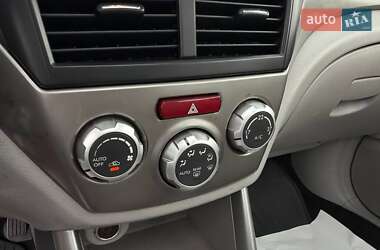 Внедорожник / Кроссовер Subaru Forester 2009 в 