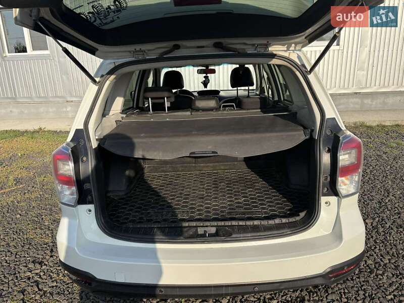 Внедорожник / Кроссовер Subaru Forester 2016 в Торчине